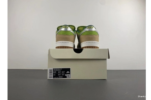  Dunk Nike Low SB  FQ7585-200 “Escargot” 1206